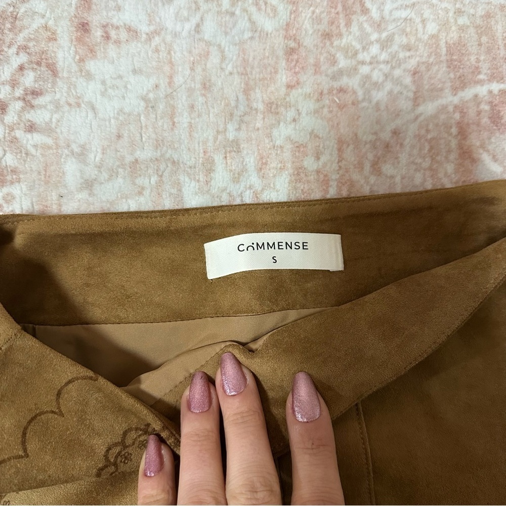 Commense Suede Detailed Buttoned Mini Skirt - Picture 5 of 10